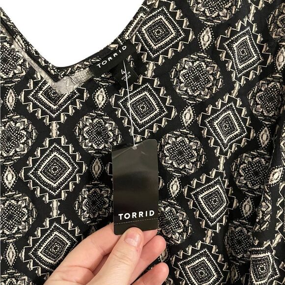 Torrid Women's Challis Stitch Detail Sleeveless Blouse 4X - Picture 6 of 7